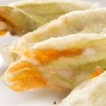 Classici d’estate: i fiori di zucca ripieni in tempura