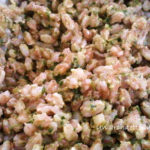 Insalata di farro al pesto, verdure di stagione e feta