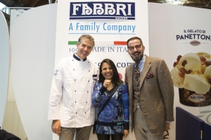 Daniele Foltran (a sinistra) con la fidanzata Fabienne e Nicola Fabbri (a destra)