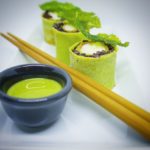 Maki verde di gamberoni in tempura e salsa alla menta